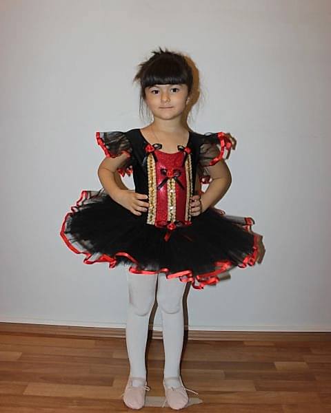 AYCE KOSTÜM - SARI ŞERİTLİ FİYOKLU SİYAH TÜTÜ - T17