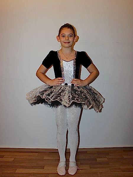 AYCE KOSTÜM - GÜMÜŞ GÜPÜRLÜ SÜYAH TÜTÜ - T51