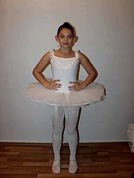 AYCE KOSTÜM - YAKASI TÜYLÜ BEYAZ TÜTÜ - T56